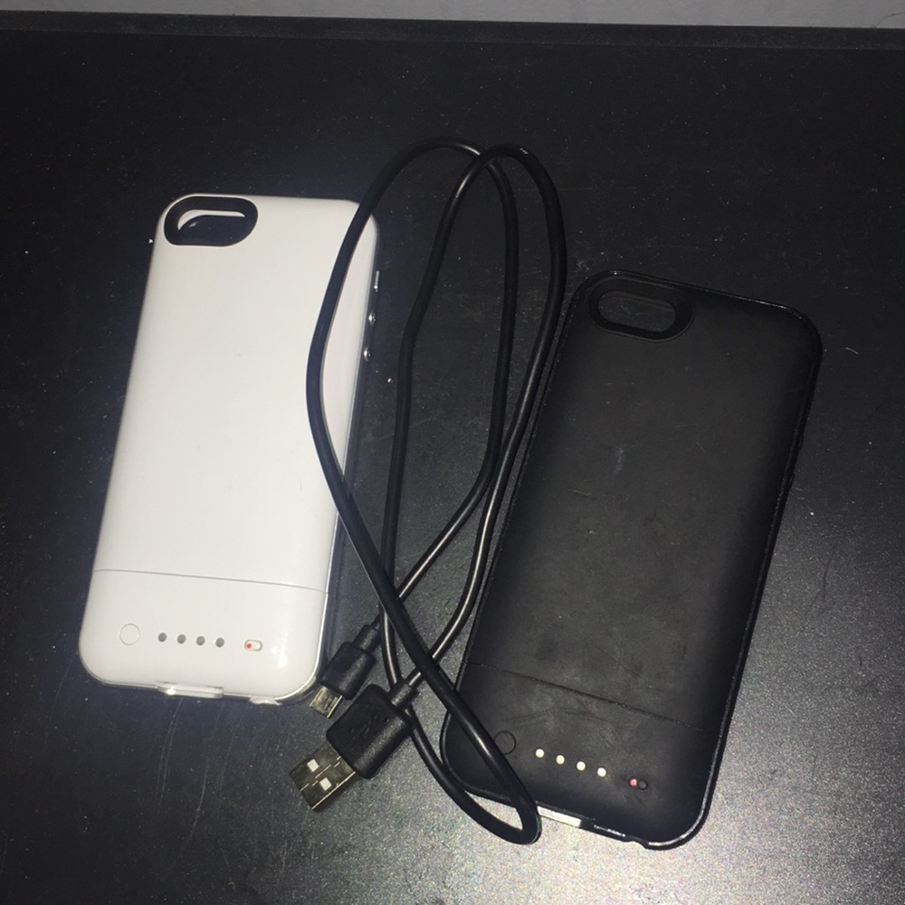 iPhone 5-5s. Mophie case charger. 1 Black, 1 White